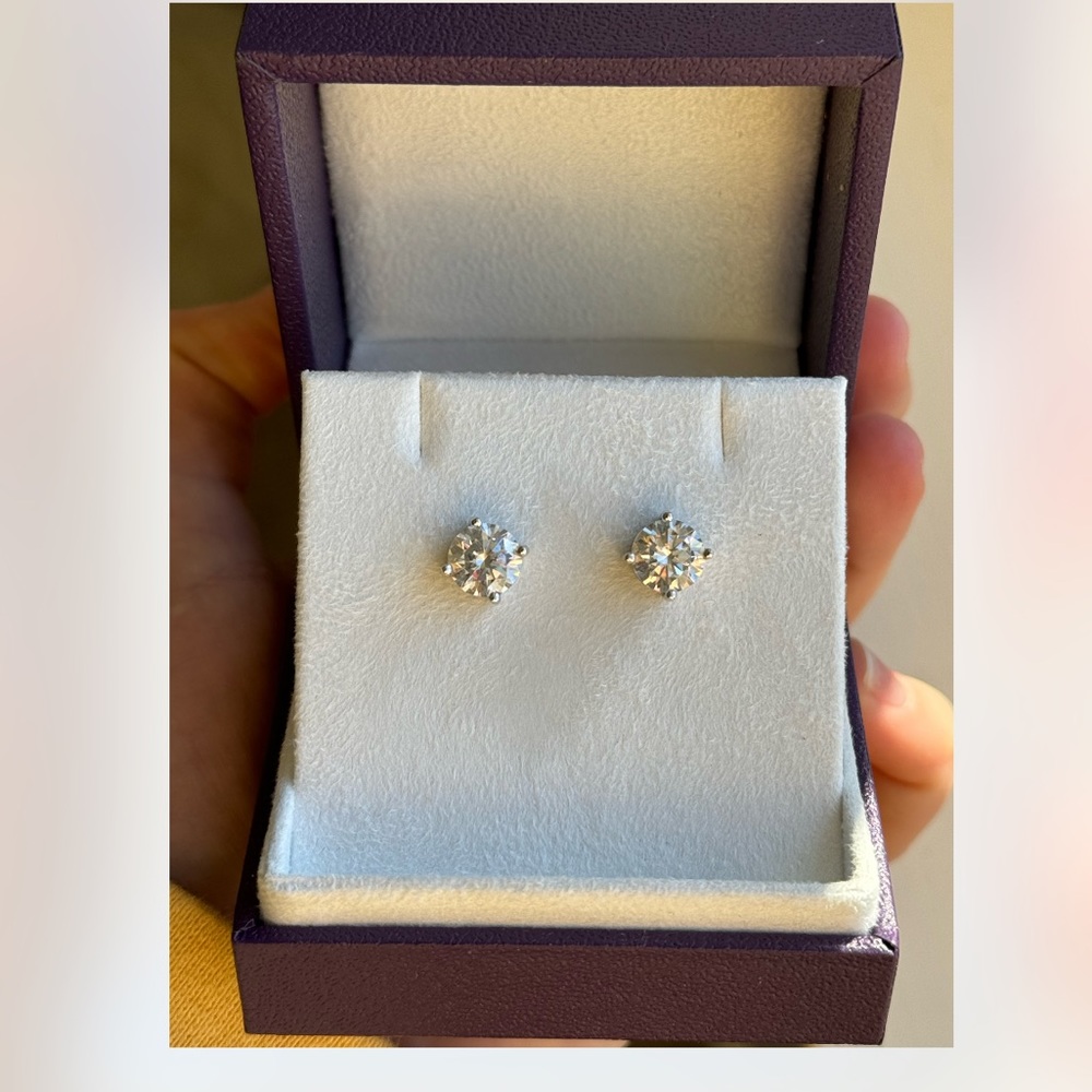 Lafonn sparkly stud earrings ✨